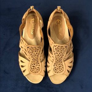 Earthies neutral color, comfort sandals